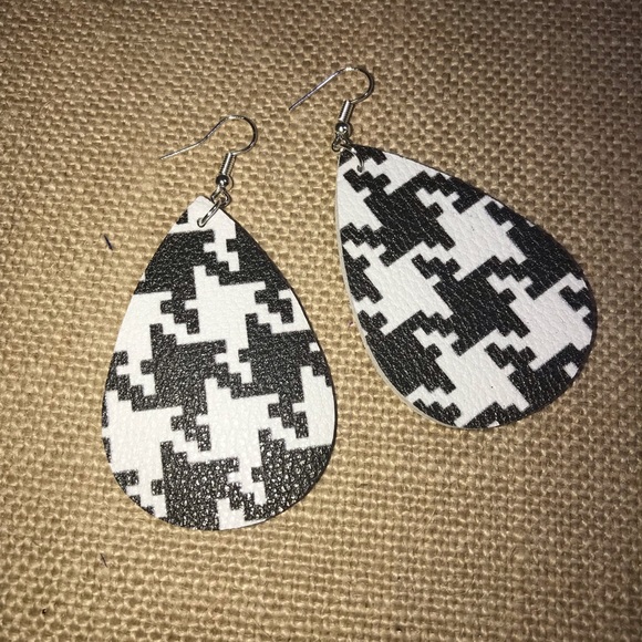 Houndstooth Leather-like Teardrop Earrings - Picture 1 of 1